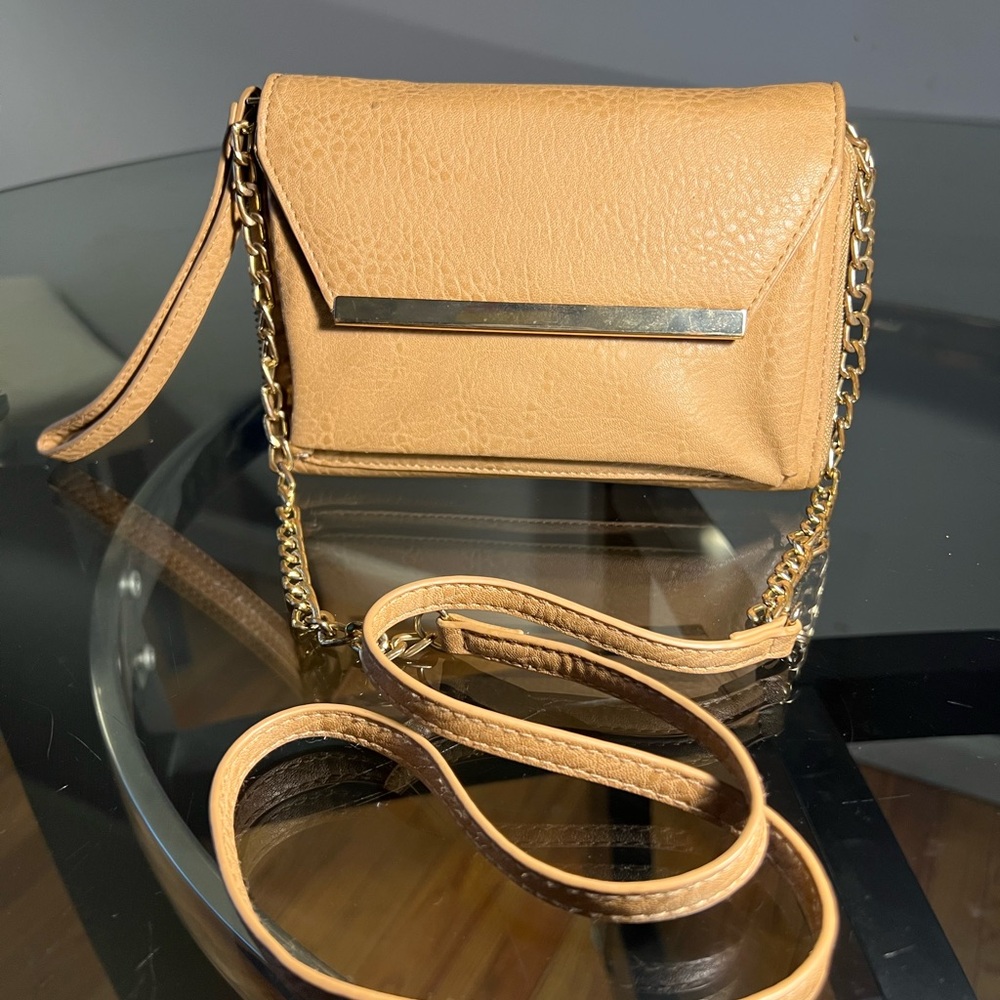Elegant Tan Leather Crossbody Bag